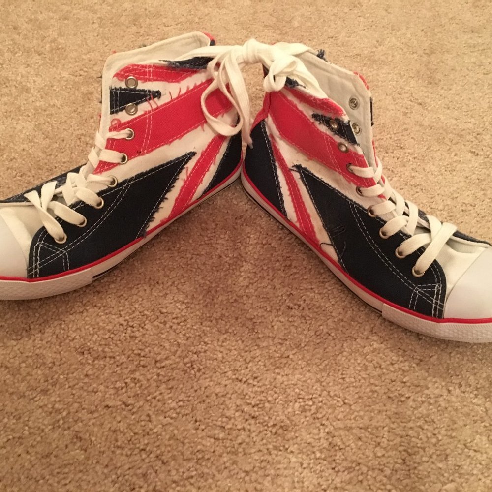 Delia's SZ 8 Women's High Top Tennis Shoes